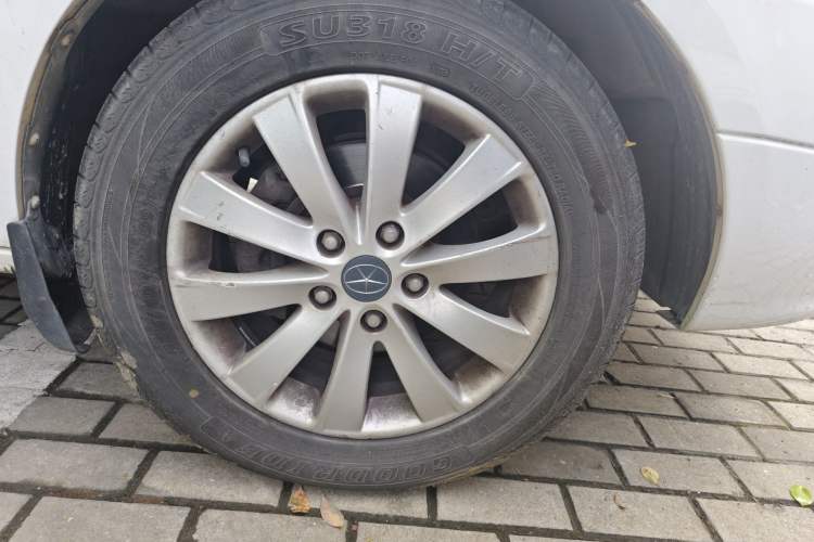 Used JAC Group Refine M5 2016 2.0T Gasoline Automatic Business Edition Right Front Wheel Hub