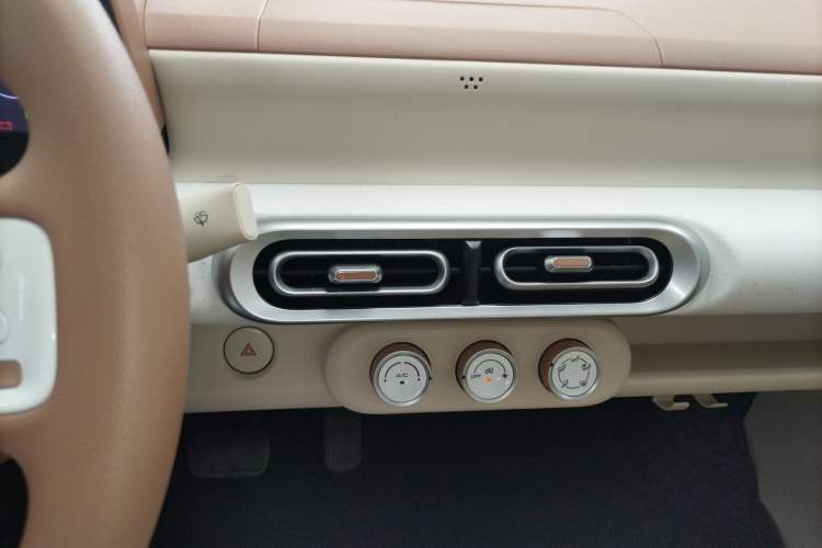 Used Wuling Hongguang MINIEV 2024 3rd Generation 215km Youth Edition Audio And AC Panel