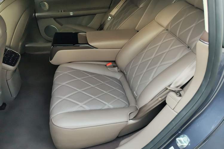 Used Hima Stelato S9 2025 Extended-Range Ultra Left Rear Seat