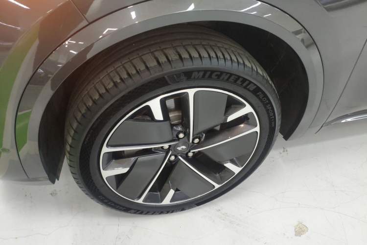 Used Li Auto L8 2025 Max Smart Refresh Edition Exterior 4