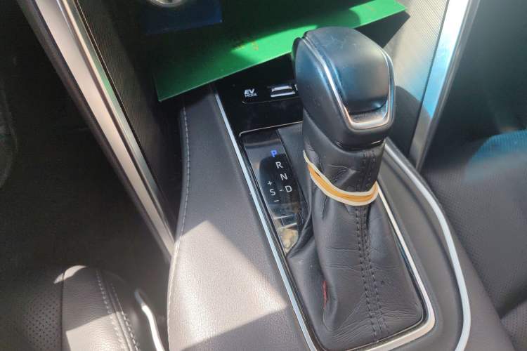 Used Toyota Harrier 2022 Dual-Engine 2.5L CVT Four-Wheel Drive Luxury Edition