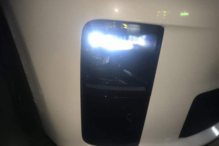 Used Li Auto i6 2025 Model Two-Wheel-Drive Standard Type Right Front Headlight