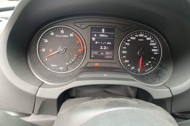 Used Audi A3 2019 Limousine 35 TFSI Fashion Edition China VI Emission Standard Odometer Close Up