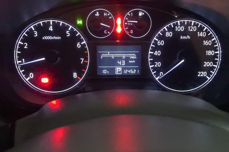 Used Nissan Tiida 2011 1.6L CVT Smart Version Odometer Close Up