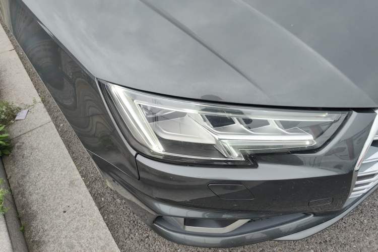 Used Audi A4L 2018 30th Anniversary Edition 45 TFSI quattro Sport model
