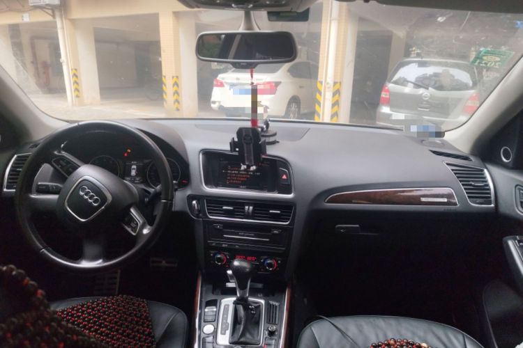 Used Audi Q5 2011 2.0TFSI Comfort Version Center Console