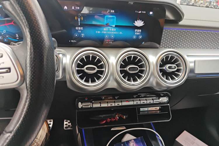 Used Mercedes-Benz GLB 2020 Facelift GLB 200 Fashion Edition Audio And AC Panel