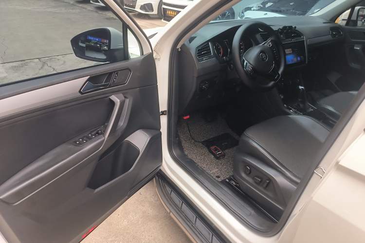 Used Volkswagen Tiguan L 2017 330TSI Automatic Two-Wheel Drive Luxury Edition Driver Seat