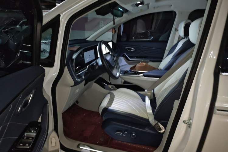 Used SAIC MAXUS G90 2024 2.0T Xinghan Seven-Seater Version