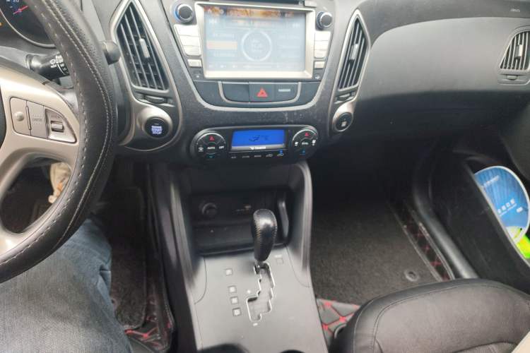 Used Hyundai ix35 2013 2.0L Automatic Two-Wheel Drive Smart GLS China IV Standard

