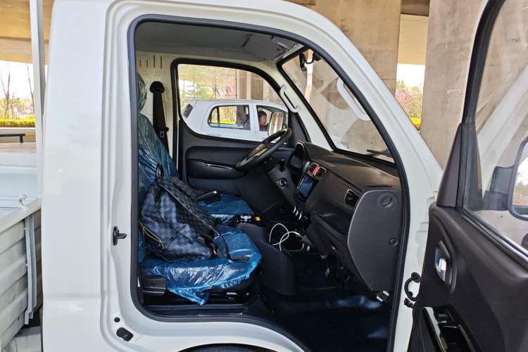 Used Foton Xiangling M New Energy 2023 M1 BYD Flatbed Cargo Box Right Front Seat