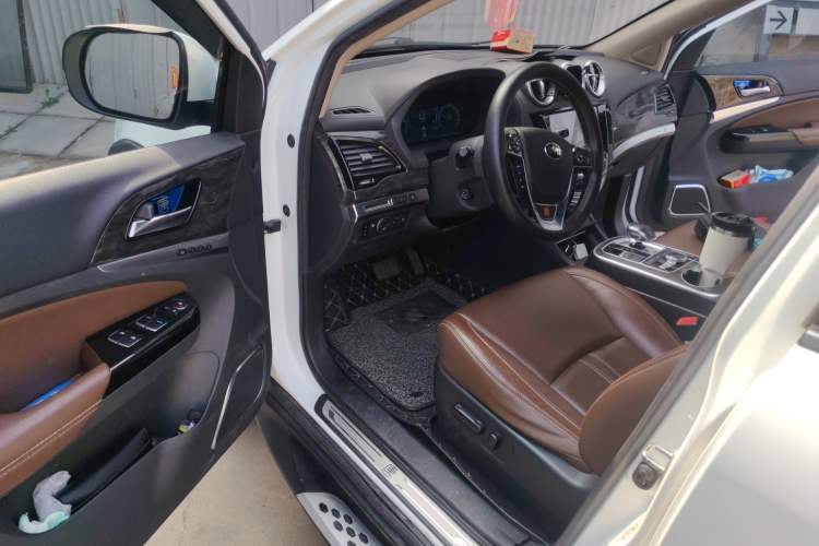 Used BYD Tang New Energy 2015 2.0T Four-Wheel-Drive Flagship Model