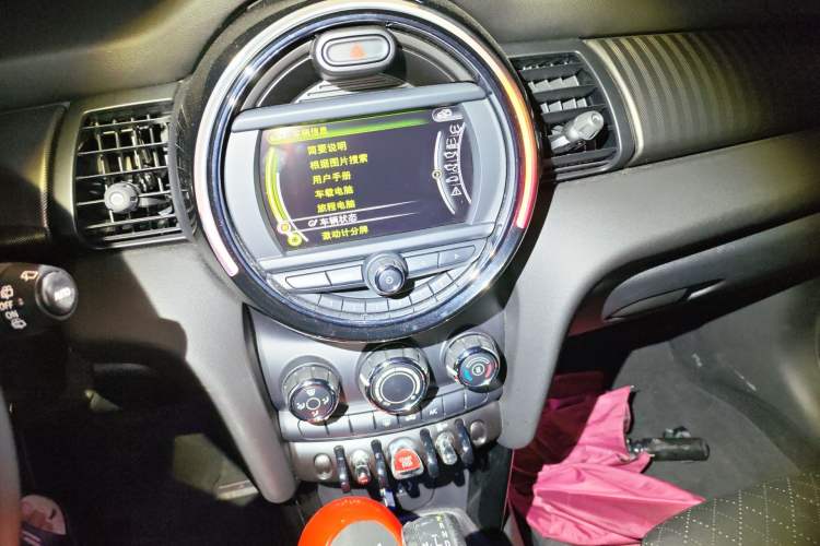 Used MINI 2016 1.5T COOPER Performance Edition 5-door version Audio And AC Panel