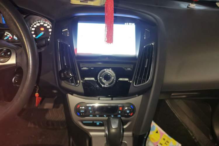 Used Ford Focus 2015 Sedan 1.6L Automatic Trend Model Audio And AC Panel