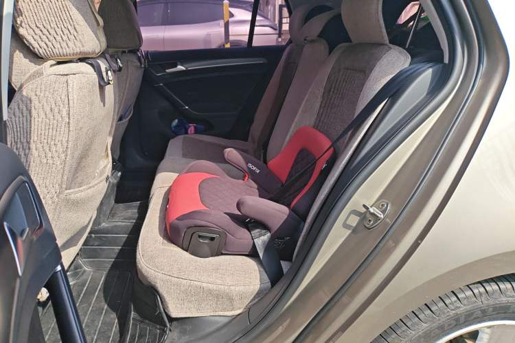 Used Volkswagen Golf 2017 1.6L Automatic Comfort Million-Vehicle Anniversary Edition
