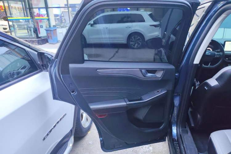 Used Ford Escape 2020 EcoBoost 245 Two-Wheel-Drive Titanium Edition
