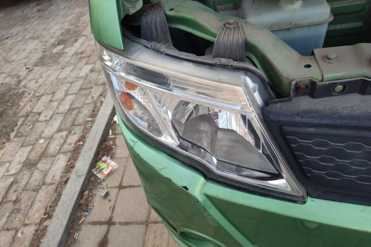 Used FAW Jiabao V75 2015 1.0L Standard Version DAM10AR Right Front Headlight