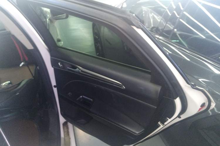 Used Ford Mondeo New Energy 2018 2.0 PHEV Smart-Controlled Fashion Edition China VI Standard