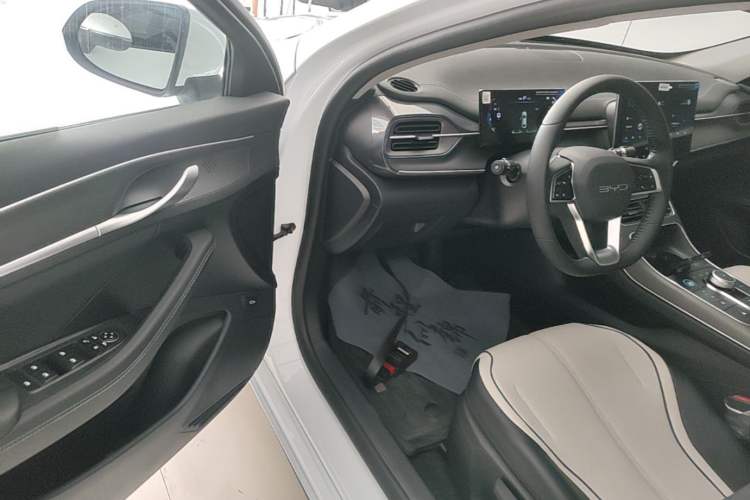 Used BYD Destroyer 05 2024 HONOR Edition DM-i 55KM Luxury Model Driver Seat