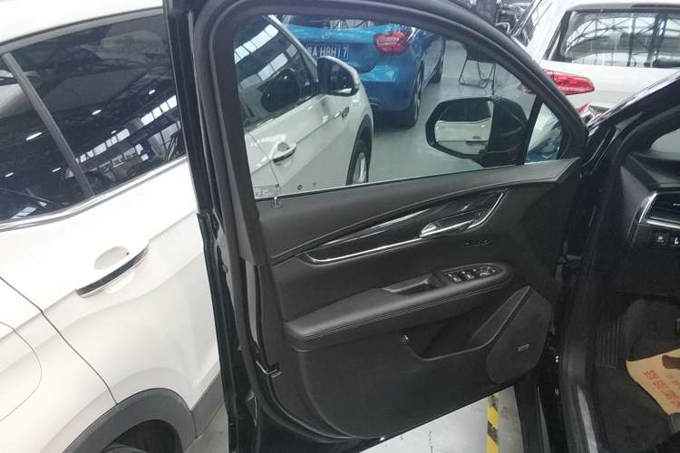 Used Cadillac XT5 2022 2.0T Two-Wheel Drive Luxury Version