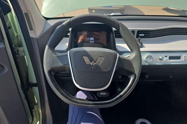 Used Wuling Hongguang MINIEV 2022 Macaron Premium Model – Lithium Iron Phosphate Steering Wheel