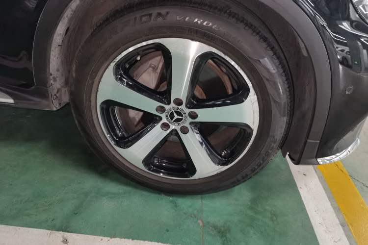 Used Mercedes-Benz GLC 2018 Facelift GLC 260 4MATIC Luxury Edition
