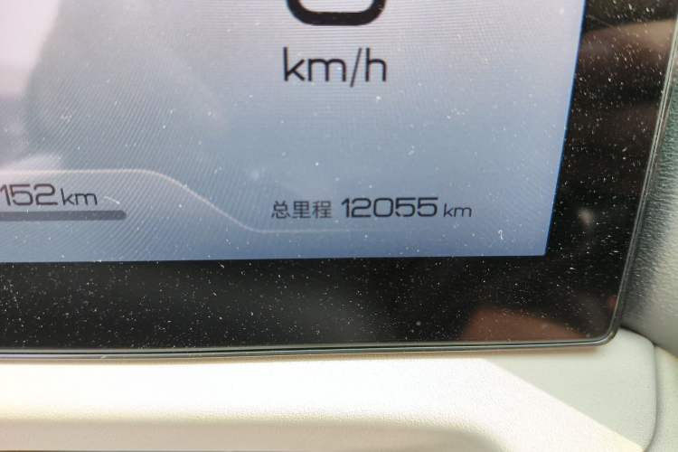 Used BYD Yuan UP 2024 401KM Leading Edition Odometer Close Up