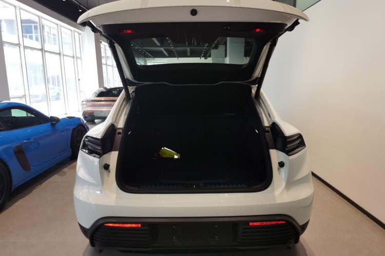 Used Porsche Macan 2024 Macan 4
