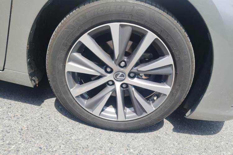 Used Lexus ES 2020 300h Premier Edition