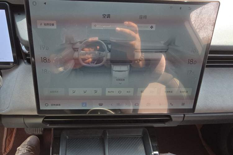 Used Lynk & Co 08 EM-P 2025 120km Long-Range Pro Audio And AC Panel