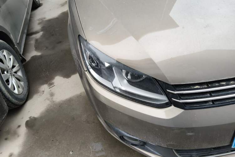 Used Volkswagen Touran 2015 1.4T DSG Comfort Edition 5 Seats Right Front Headlight