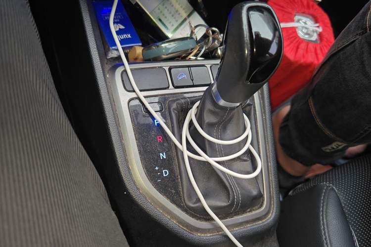 Used Hyundai ix25 2015 1.6L Automatic Two-Wheel Drive Smart GLS Trim Gear Lever