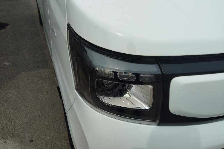 Used CHANGAN KAICHENG Ruixing EM80 2025 Cargo Version Standard 2-Seater 300 km Side-Hinged Doors Right Front Headlight