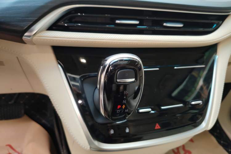 Used Buick GL8 2022 ES Landtrek 653T Luxury Edition