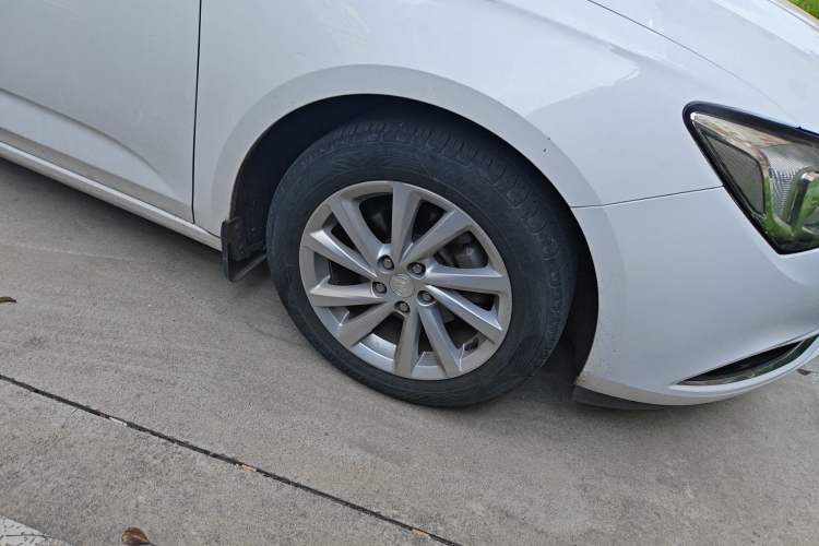 Used Buick Verano 2015 Sedan 15S Automatic Leading Model Right Front Wheel Hub