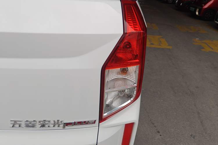 Used Wuling Hongguang PLUS 2019 1.5T Manual Luxury 7-Seater Exterior 3