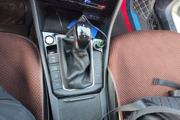 Used Volkswagen Sagitar 2023 280TSI DSG Excellence Plus Edition Gear Lever