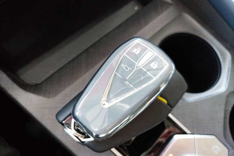 Used Changan UNI-V iDD 2023 ZhiDian iDD 1.5T 113km Smart & Fun Version
