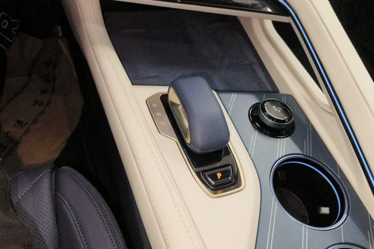 Used Zeekr 001 2025 YOU Edition 100 kWh All-Wheel Drive Gear Lever