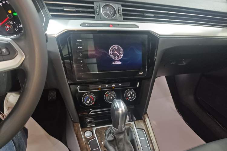 Used Volkswagen Magotan 2020 280TSI DSG Comfort Edition Audio And AC Panel