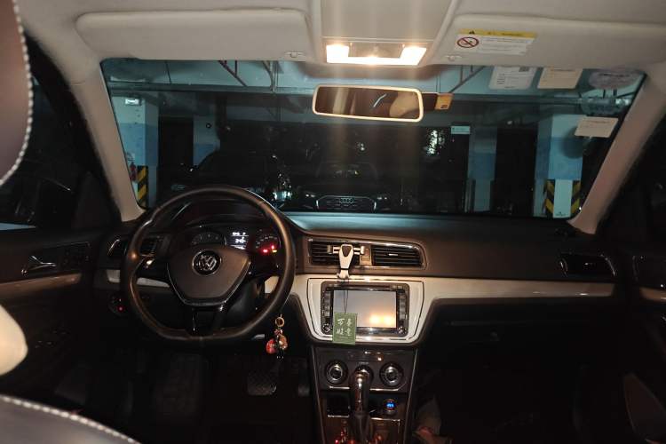 Used Volkswagen Gran Lavida 2015 230TSI DSG Comfort Edition
