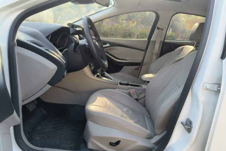 Used Ford Focus 2015 Sedan EcoBoost 180 Automatic Flagship Model