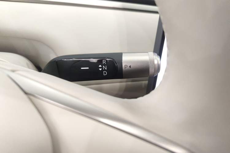 Used ONVO Luxeed L90 2025 Model—Max Six-Seater Version