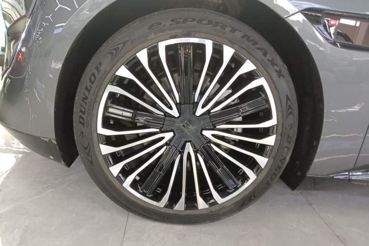 Used Avatr 12 2025 Updated Ultra All-Electric Four-Wheel Drive Left Front Wheel Hub