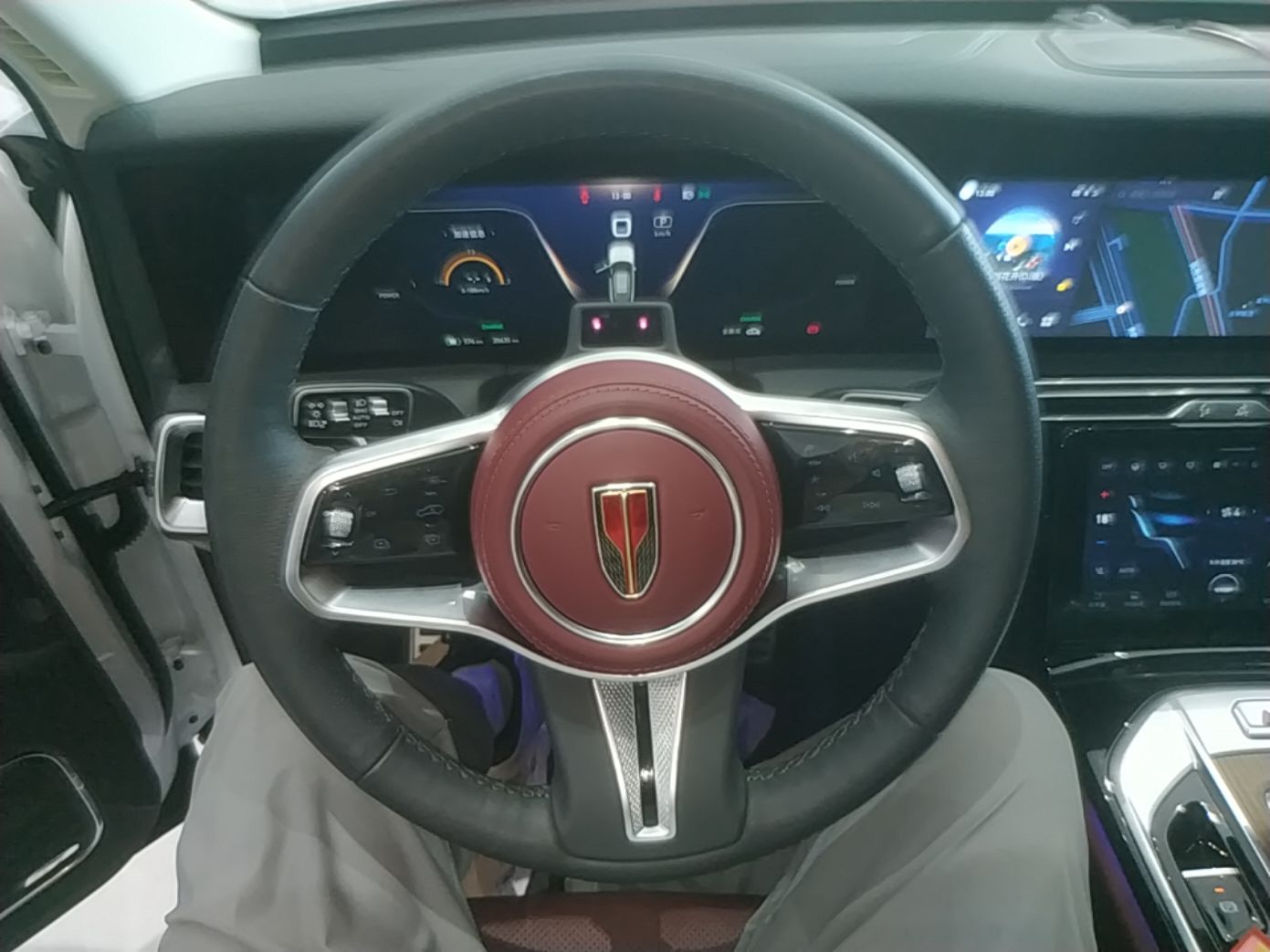 Hongqi E-HS9 2022 660 km Range Flagway Edition Six Seats — снимка 13