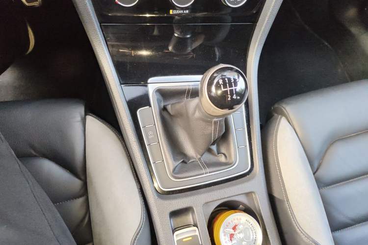 Used Volkswagen Golf 2016 1.4TSI Manual R-Line Gear Lever