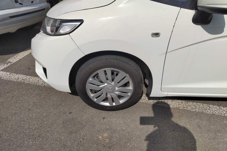 Used Honda Fit 2016 1.5L LX CVT Comfort Model Left Front Wheel Hub