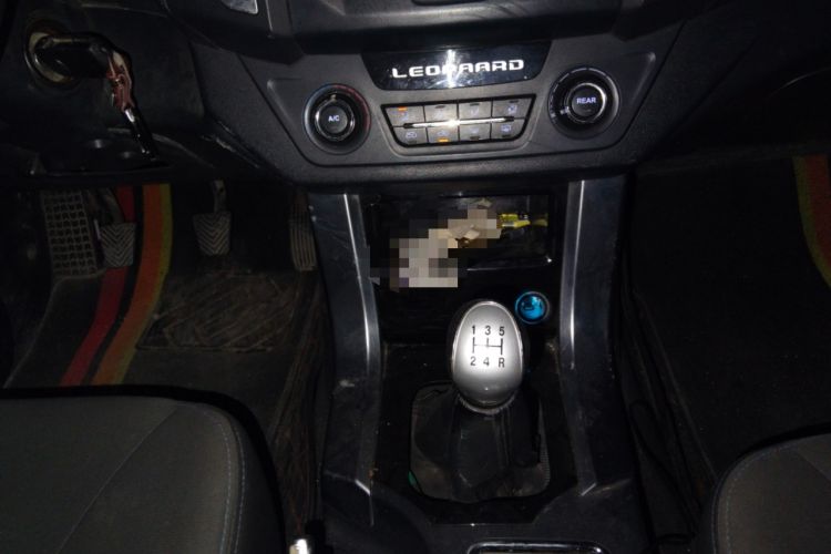 Used Leopaard Q6 2015 2.4L Manual Two-Wheel-Drive Elite Model