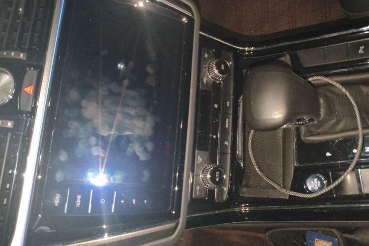 Used Volkswagen Phideon 2018 Revised Version 380TSI Two-Wheel Drive Business Edition Audio And AC Panel