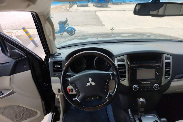 Used Mitsubishi Pajero 